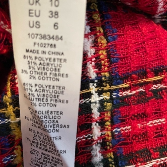 Asos DESIGN Petite tartan check boucle mini skirt with rhinestone button - Picture 11 of 12